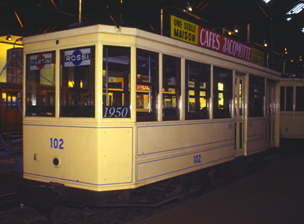 Brssel, Depot Woluwe, Strassenbahnmuseum, Bahn Nr. 102 von 1950, am 09.03.1996 - Diascan.