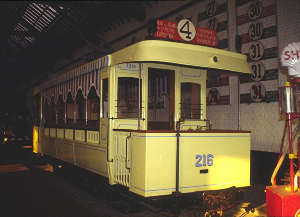 Brssel, Depot Woluwe, Strassenbahnmuseum, Bahn 216, am 09.03.1996 - Diascan.