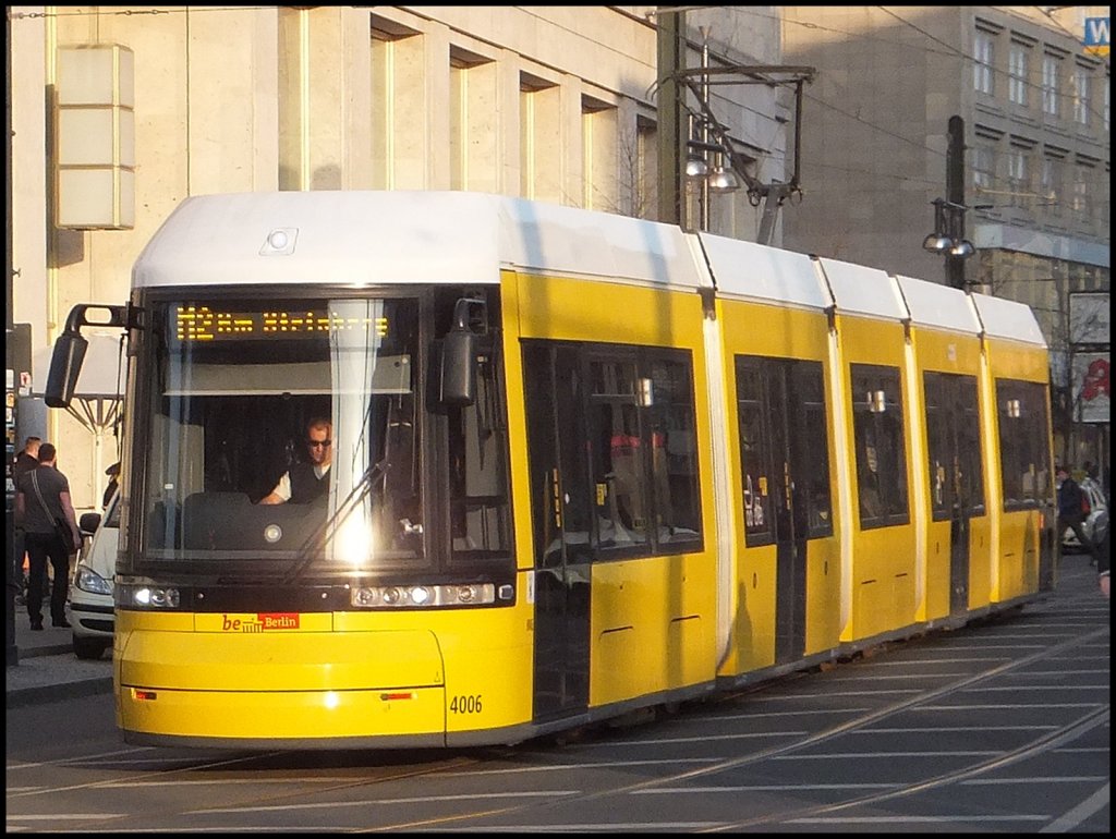 Moderne Flexity-Straenbahn in Berlin am Alexanderplatz.