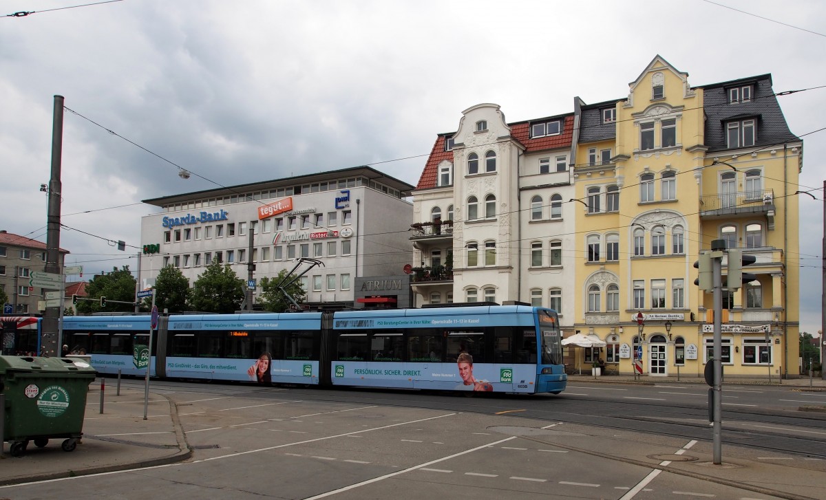 8 NGTW Nr.603 von Bombardier Baujahr 1999 mit Werbung für die PSD-Bank hat das Terminal Wilhelmshöhe in Kassel verlassen, am 13.06.2014.