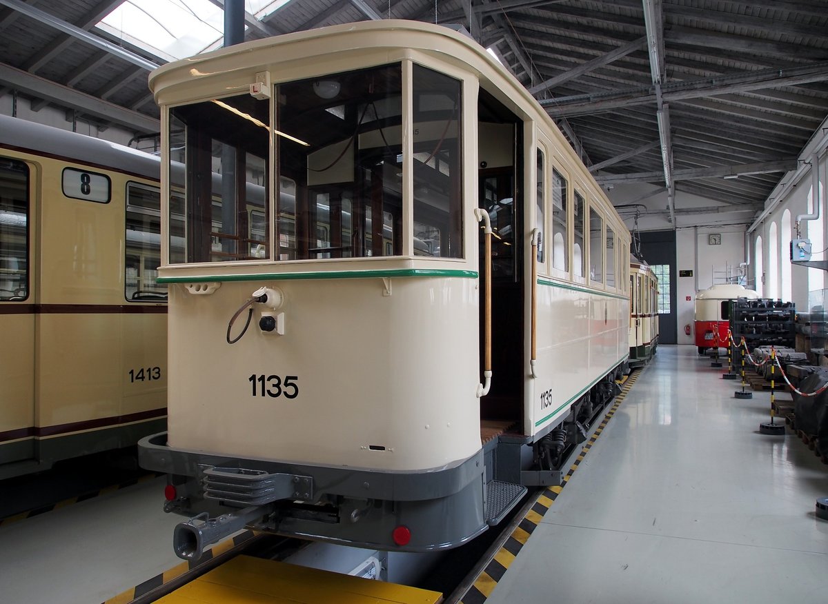 Beiwagen B 2 Nr.1135, Eigenbau von 1912, im Straßenbahnmuseum Dresden am 09.04.2016.