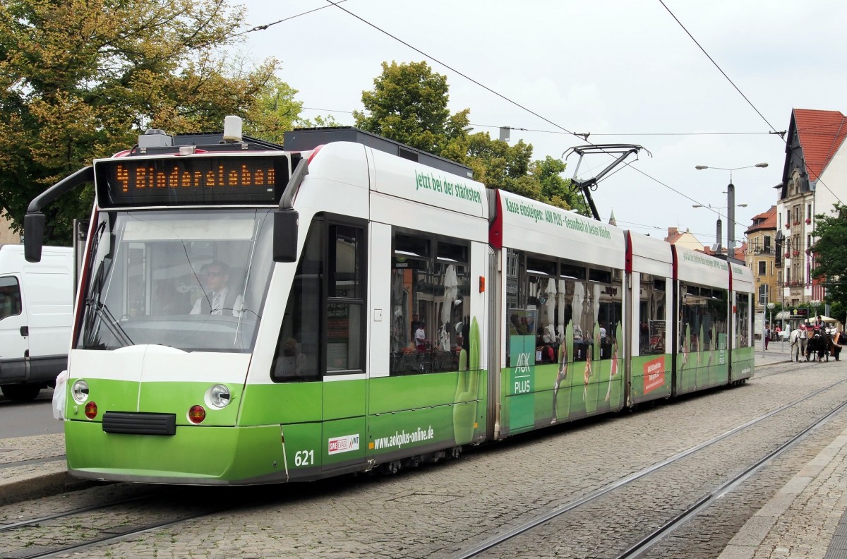 Combino NF 6 Nr.621 von Siemens, Baujahr 2000, in Erfurt am 26.06.2015.