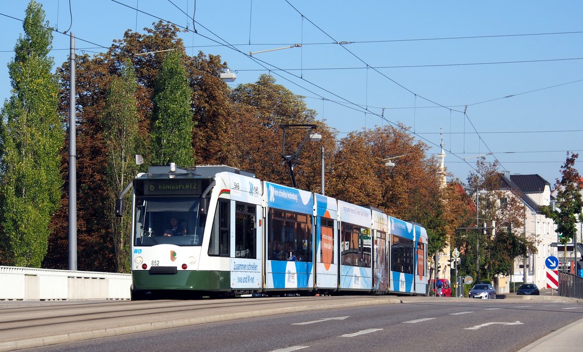 Combino NF 8 Nr.852 von Siemens Baujahr 2002 in Augsburg am 30.09.2018.