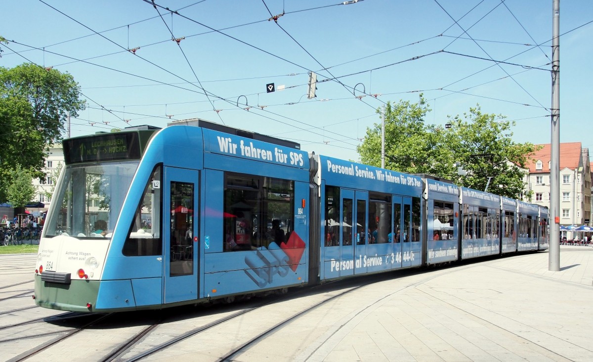 Combino NF8 Nr.864 von Siemens, Baujahr 2002, in Augsburg am 04.07.2015.