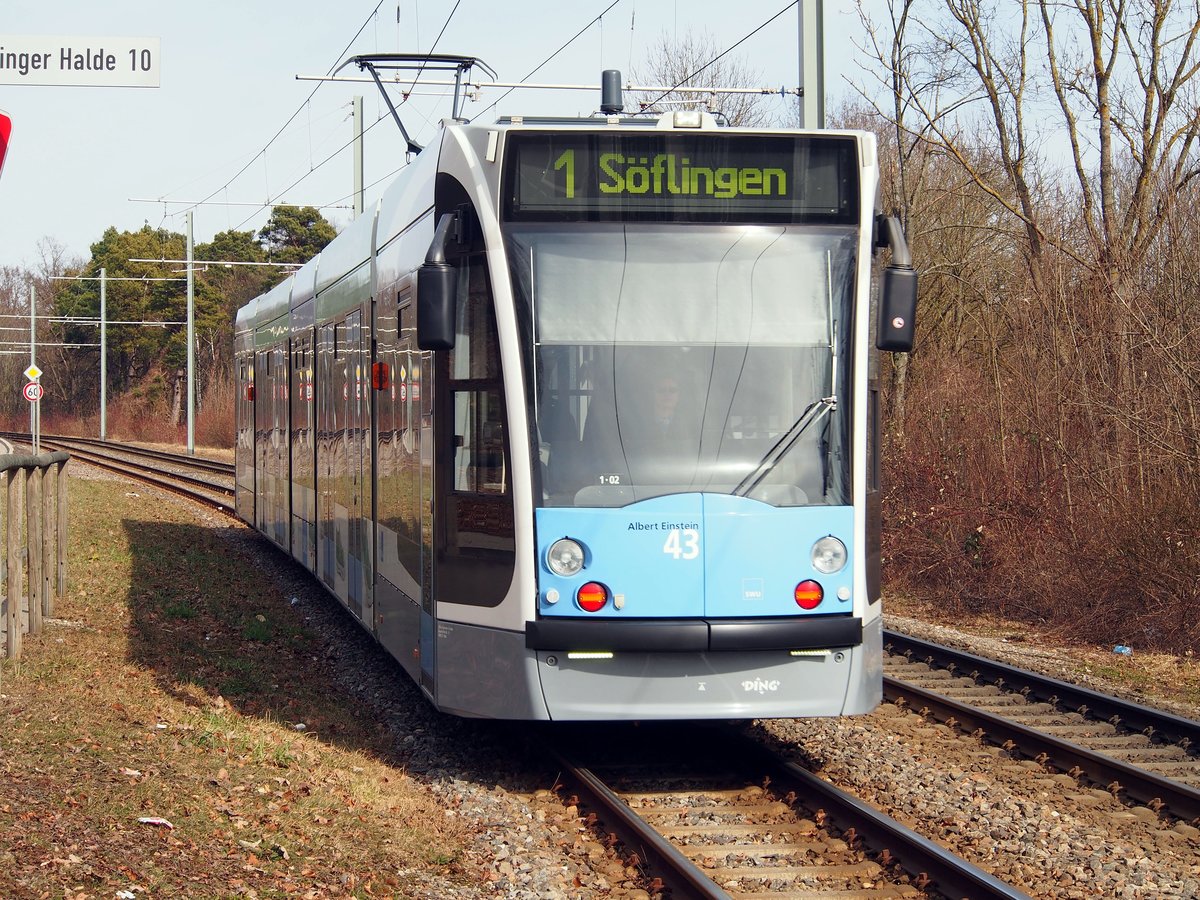 Combino Nr.43 mit Namen  Albert Einstein  von Siemens Baujahr 2003 auf der Böfinger Steige in Ulm am 07.03.2015.