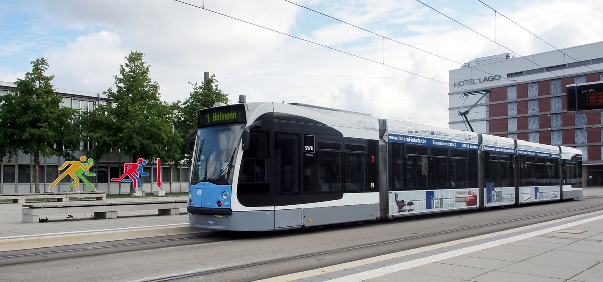 Combino Nr.49 von Siemens Baujahr 2008 an der Haltestelle Donaustadion in Ulm am 08.09.2015.