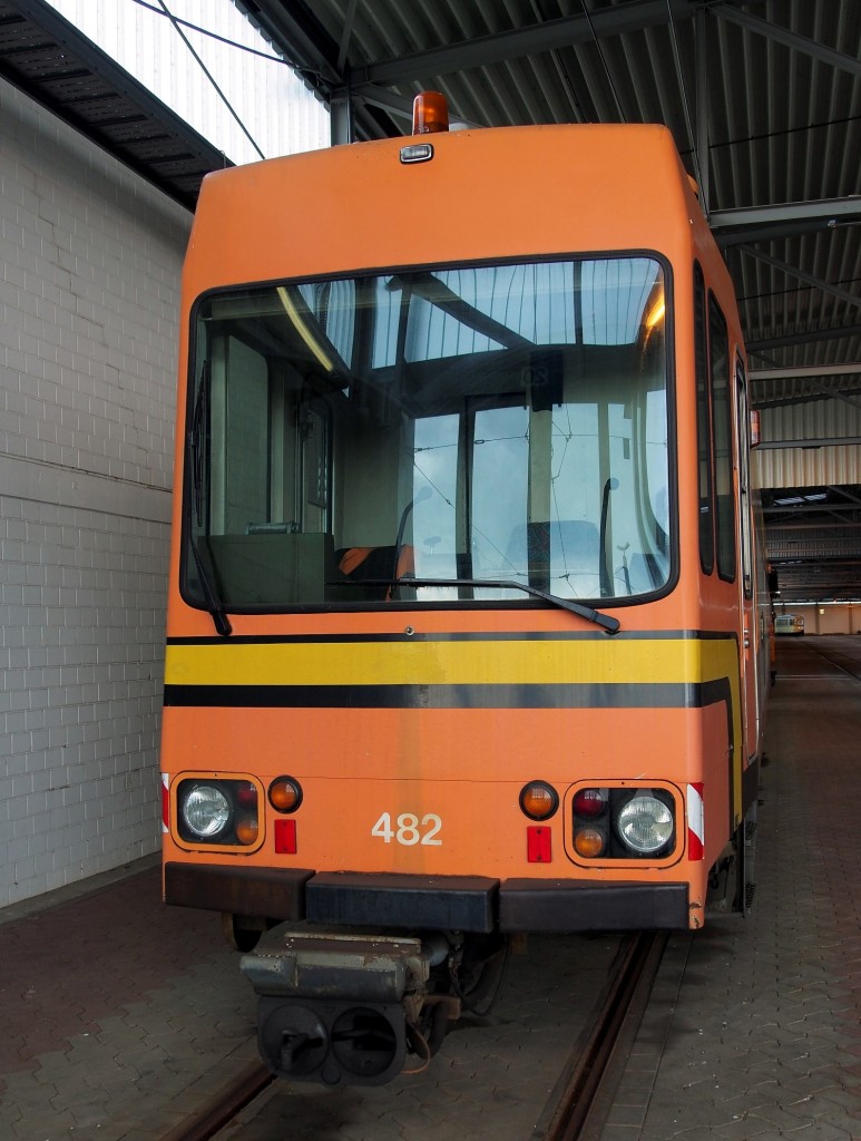 Der Arbeitswagen (ATw) Typ GT 6 Nr.482 von LHB und Schrling, Baujahr 1982, steht in Braunschweig am 27.06.2015 in Bereitschaft.
