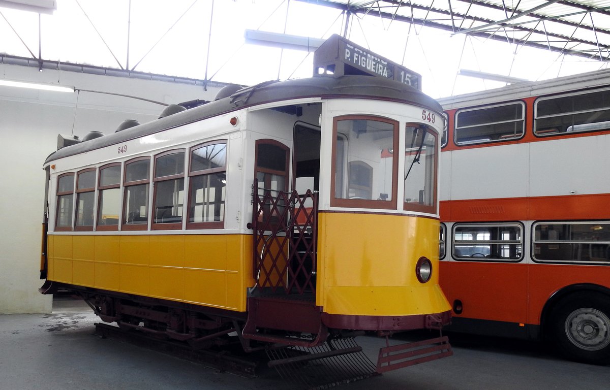 Electrico Nr.549 von Maley & Tauton Ldt. Baujahr 1929 im Carris Straßenbahnmuseum Lissabon am 03.04.2017.