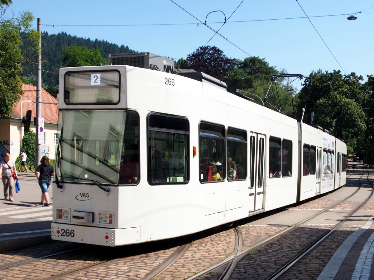 GT 8 D-MN-Z Nr.266 von Düwag/ABB Baujahr 1994 in Freiburg am 04.07.2019.