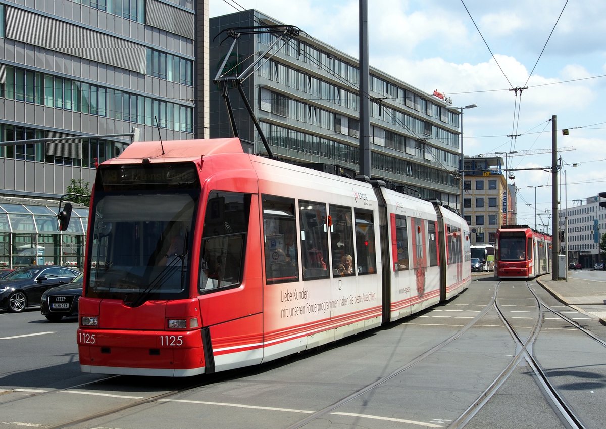 GT 8 N Nr.1125 von Adtranz Baujahr 2000 bei der Haltetselle Hauptbahnhof in Nürnberg am 29.06.2018.