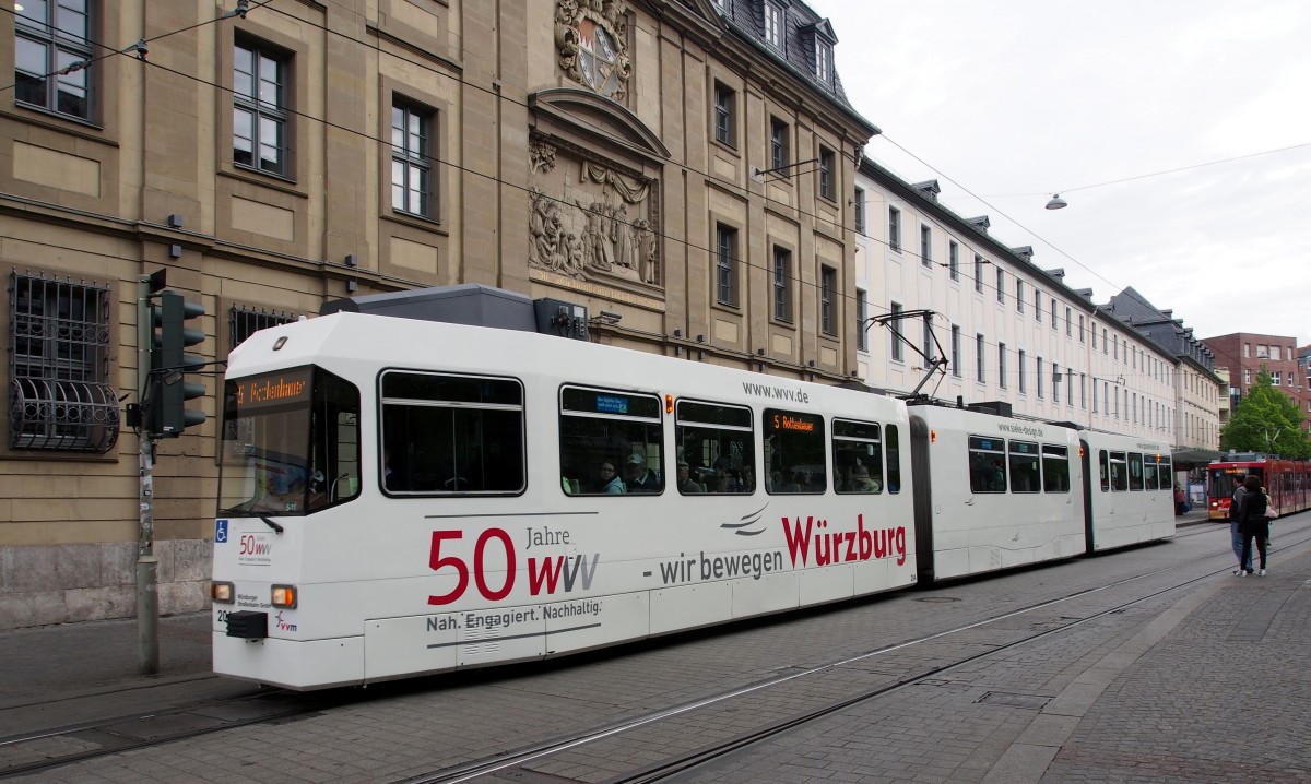 GT-E Nr.204 von LHB, Baujahr 1999, mit Werbung für 50jahre WVV in Würzburg am 27.04.2015.