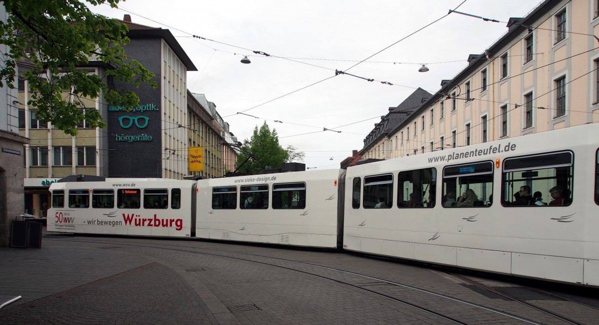 GT-E Nr.204 von LHB, Baujahr 1999, in Würzburg am 27.04.2015.
