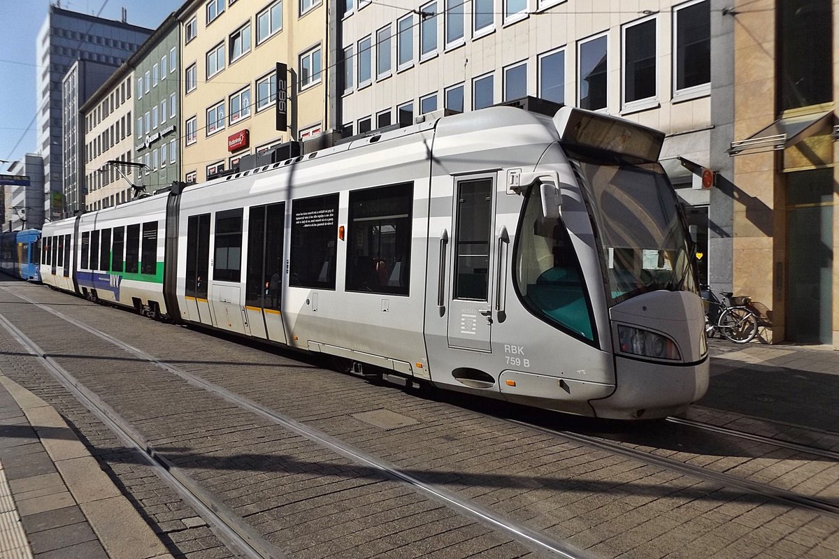 Kassel Stadtzentrum ,Strassenbahn RBK  , FUJIFILM  Aufnahmezeit: 2014:10:04 13:20:04