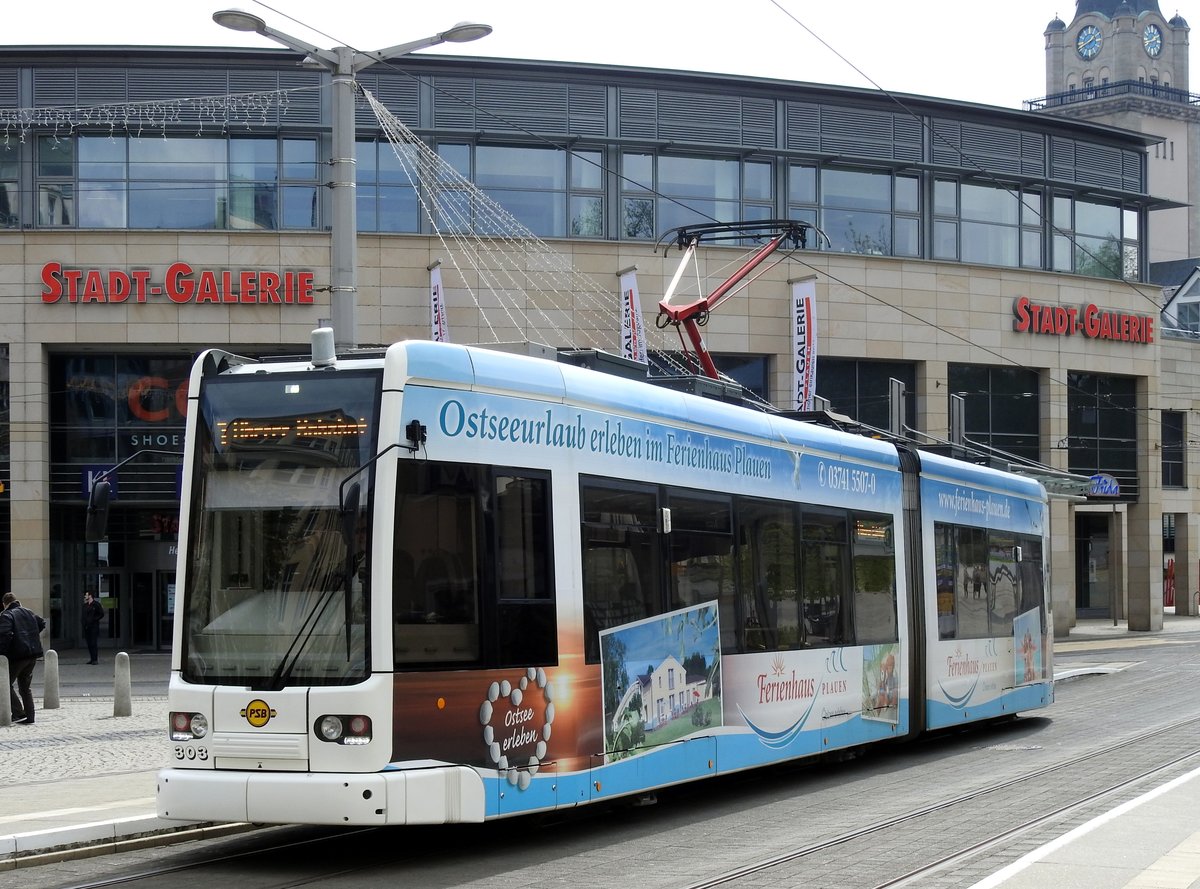 NGT 6 Nr.303 von Bombardier Baujahr 2014 an der Haltestelle Tunnel in Plauen am 14.04.2017.