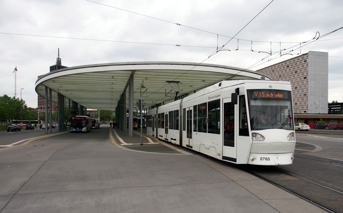 NGT 8 DNr.0760 mit Namen:  Westliches Ringgebiet  von Alstom, Baujahr 2007, verläßt das Terminal Hauptbahnhof in Braunschweig am 16.06.2014.