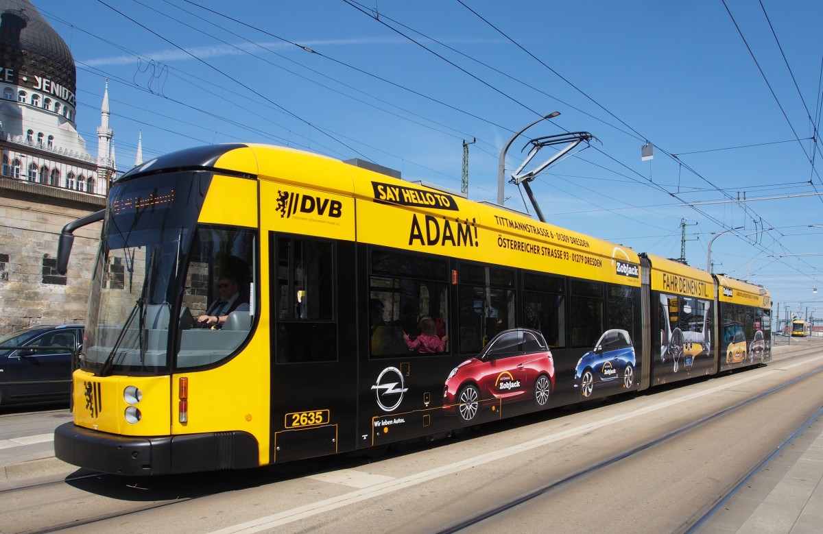 NGTD 8 DD Nr.2635 von Bombardier, Baujahr 2008 mit Werbung für Opel Adam bei der Haltestelle Kongresszentrum am 18.04.2015 in Dresden.
