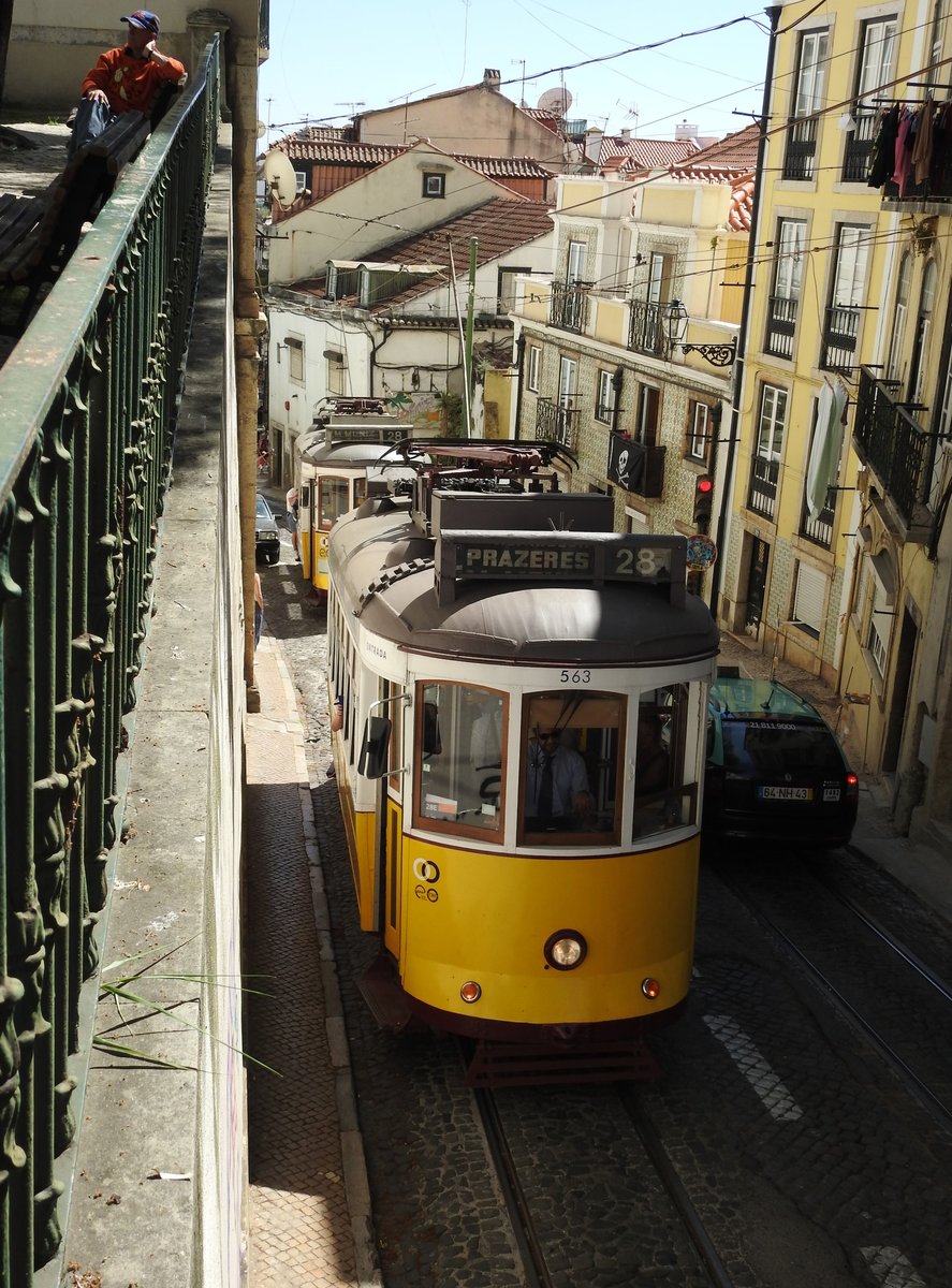 Remodelado Nr.563 und 544 von Santo Amaro in Lissabon am 04.04.2017.