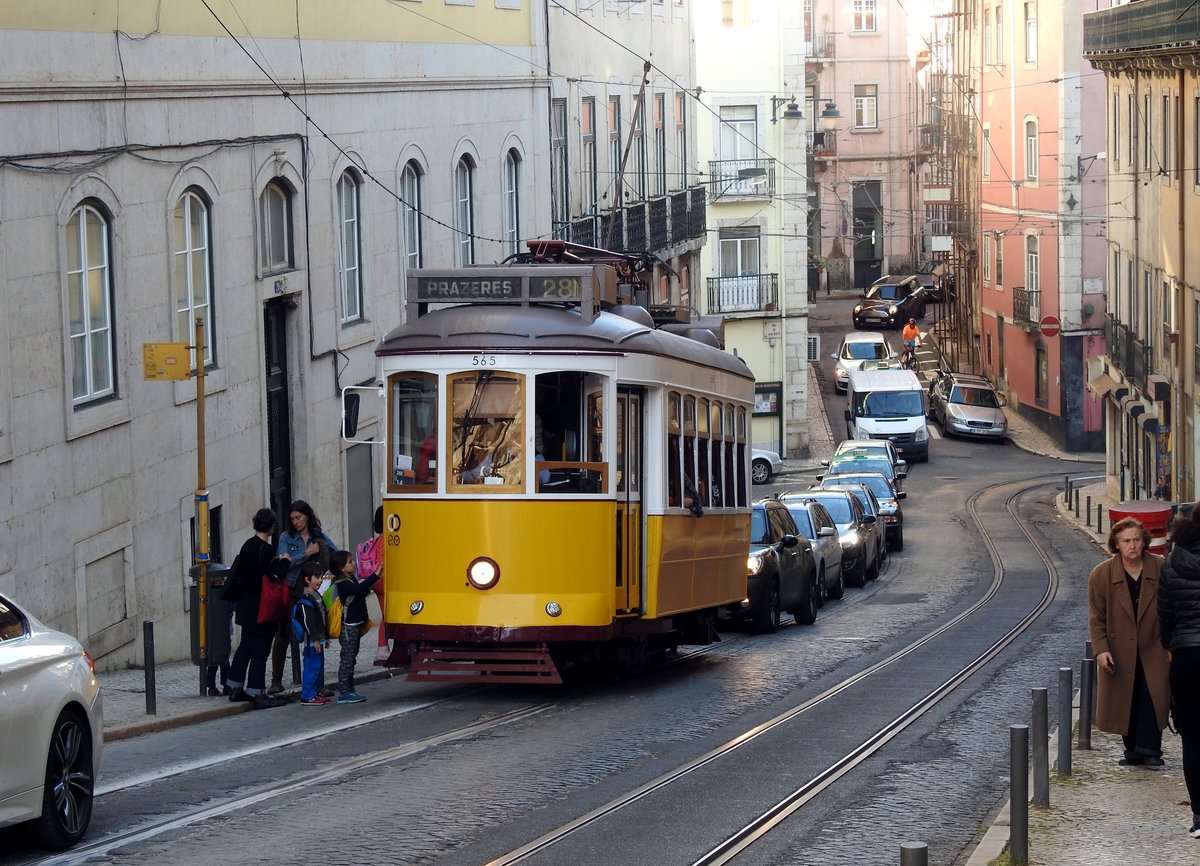 Remodelado Nr.565 von Santo Amaro in Lissabon am 29.03.2017.