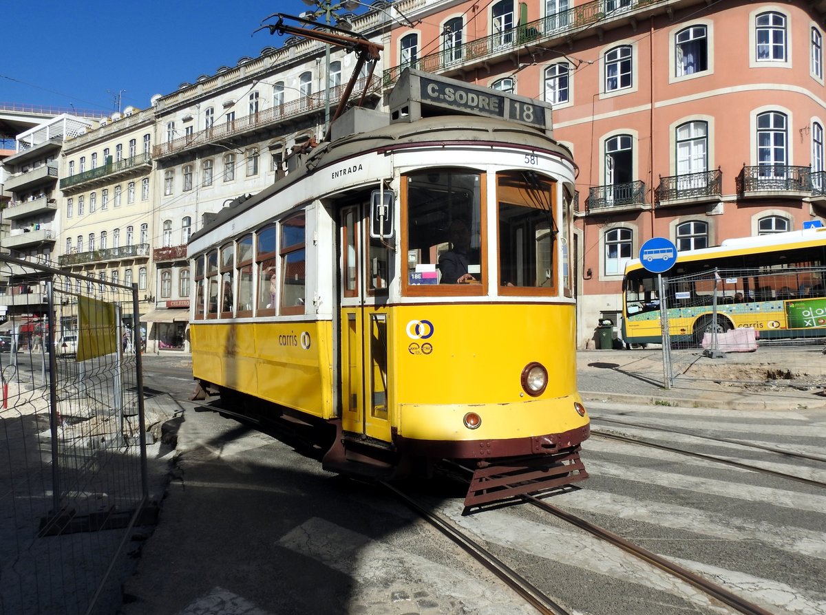 Remodelado Nr.581 von Santo Amaro in Lissabon am 03.04.2017.