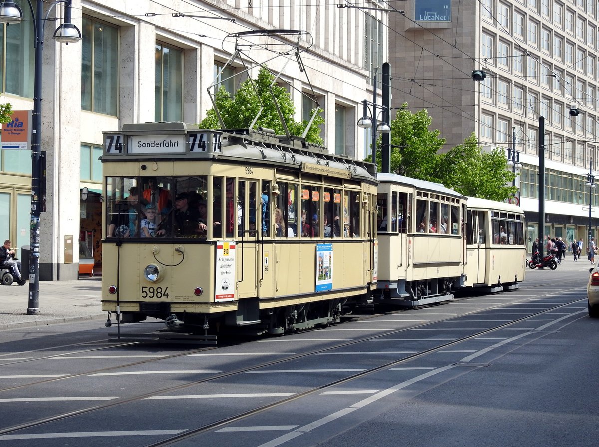T 24/49 Nr.5984 von Hawa Baujahr 1925 fährt aus der Haltestelle Alexanderplatz Dircksenstrasse aus, Berlin am 14.05.2017.