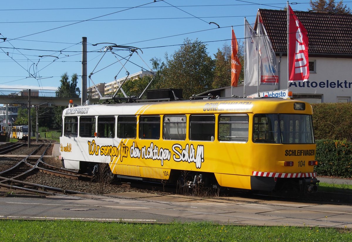 T 4 DMC Nr.104 II von CKD Tatra Baujahr 1984 Schleifwagen und Winterdienst in Gera am 29.09.2016.