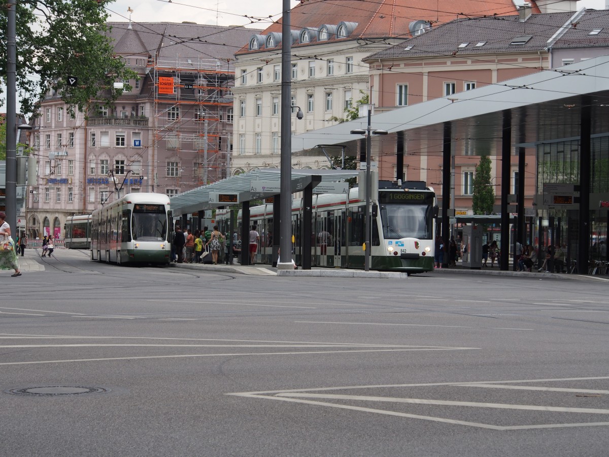 Verschiedene Strassenbahnen am Königsplatz in Augsburg am 27.06.2014.