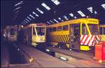 Brssel, Depot Woluwe, Strassenbahnmuseum, Bahnen 5013, 7020 und Arbeitswagen, am 09.03.1996 - Diascan. 