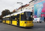 GT 6-94 Nr.1051 von AEG Baujahr 1995 in Berlin am 07.10.2016 mit Spruch:  Deine Straßenbahn, garantiert nie neben der Spur .