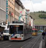 wuerzburger-strassenbahnen-wsb/433798/gt-n-nr252-baujahr-1996-und-dahinter GT-N Nr.252, Baujahr 1996 und dahinter kommt GT-E Nr.201, Baujahr 1988, beide von LHB in Würzburg am 27.04.2015.