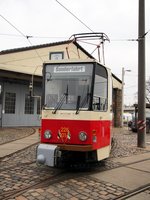 dresden/495007/t-6-a2-prototyp-von-ckd T 6 A2 Prototyp von CKD Tatra, Baujahr 1985, im Straßenbahnmuseum Dresden am 09.04.2016.