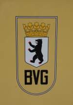 BVG-Zeichen des TW T24 Nr. 5964 aus Berlin, Bj 1924, Hersteller Hawa befindet sich in Sehnde/Wehmingen am 15.06.2014.