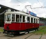 Sehnde bei Hannover/351139/typ-m-nr4037-von-simmering-1928 Typ M Nr.4037 von Simmering 1928 erbaut war ehemals in Wien und Amsterdam im Einsatz und fährt nun im Straßenbahnmuseum Sehnde/Wehmingen am 15.06.2014.