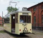 T2 Nr.389 von Düwag, Baujahr 1951, ehemals in Düsseldorf fährt Oldtimerfahrten im Straßenbahnmuseum Sehnde/Wehmingen am 15.06.2014. Fahrzeug mit offenen Einstieg.
