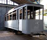 B 2 Nr.566 von Schöndorff Baujahr 1927 im Strassenbahnmuseum Chemnitz am 18.04.2017. Der Beiwagen wird vollständig renoviert und wieder aufgebaut.