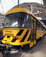 Fahrleitungsbeobachtungswagen T 4 D Nr.201 122 von CKD Tatra, auch als  Tigerente  genannt, im Betriebshof Waltherstrasse in Dresden am 09.04.2016.