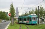 . Speziell fr Frankfurt wurde dieser Straenbahn-Triebwagen entwickelt. Gebaut wurden die 38 Trams des Typs R von Duewag. Hier erreicht Wagen 012 die Endhaltestelle  Rebstockbad der Linie 17. 01.06.2006 (Matthias)