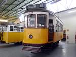 carris-lissabon/559621/electrico-nr549-von-maley--tauton Electrico Nr.549 von Maley & Tauton Ldt. Baujahr 1929 im Carris Straßenbahnmuseum Lissabon am 03.04.2017.