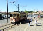 Tram Nr.205 an der Haltestelle Rue Nova da Alfandega in Porto am 15.05.2018.