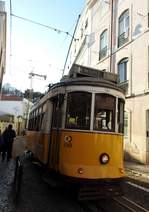 lissabon/552947/remodelado-nr560-von-santo-amaro-von Remodelado Nr.560 von Santo Amaro von Carris in Lissabon am 03.04.2017.