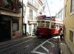 lissabon/553181/remodelado-nr5-der-hills-tramcar-tour Remodelado Nr.5 der Hills Tramcar Tour gebaut von Santo Amaro in Lissabon am 04.04.2017.