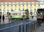 lissabon/557873/remodelado-nr735-von-tram-tour-und Remodelado Nr.735 von Tram Tour und Nr.545 von Carris, von Santo Amaro in Lissabon am 03.04.2017.