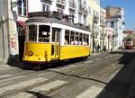lissabon/573272/remodelado-nr562-von-carris-und-im Remodelado Nr.562 von Carris und im Hintergrund Nr.6 der Hills Tramcar Tour, beide fahrzeuge von Santo Amaroin Lissabon am 04.04.2017.