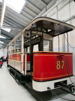 Beiwagen T 2 Nr.87 ein Eigenbau von 1911,im Straßenbahnmuseum Dresden am 09.04.2016.