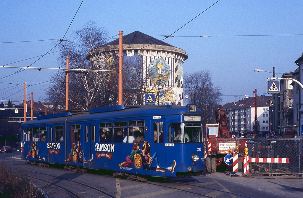 Bochum Tw 283 in Ehrenfeld, 04.12.1987. Die Trasse wurde wegen des Baus der U35 um einige Meter verlegt.