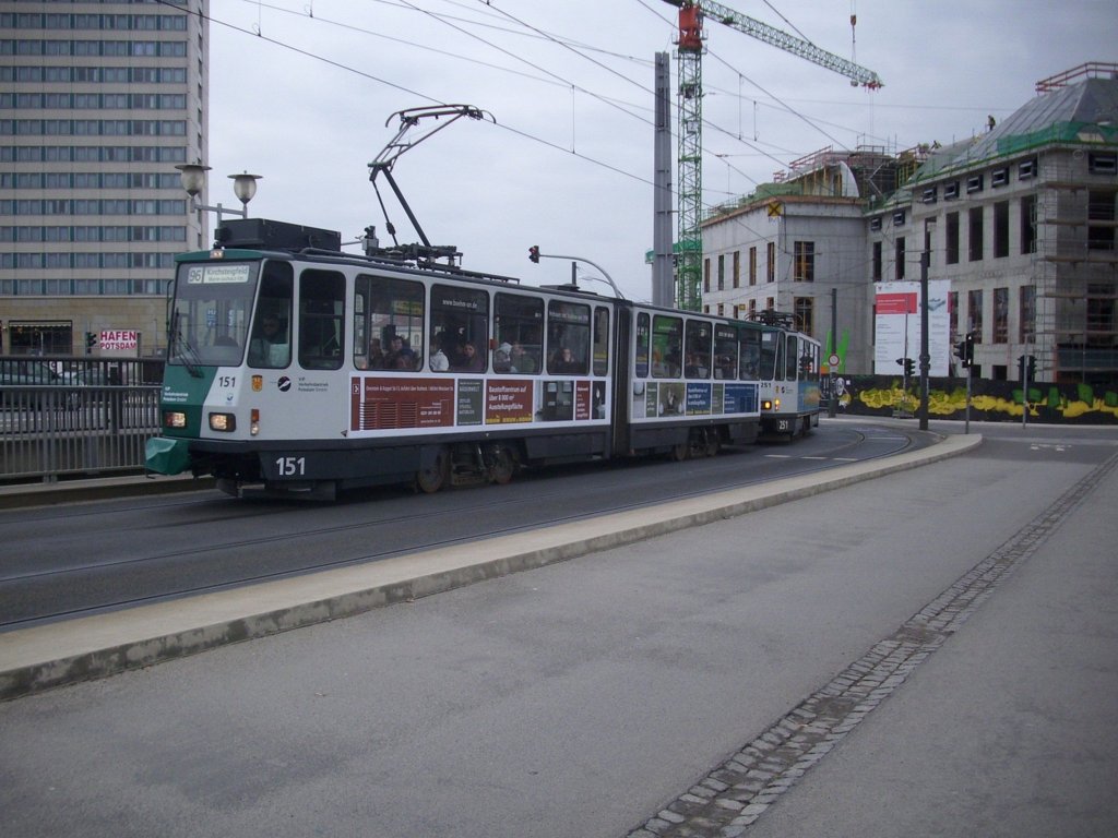 Eine ltere Straenbahn in Potsdam.