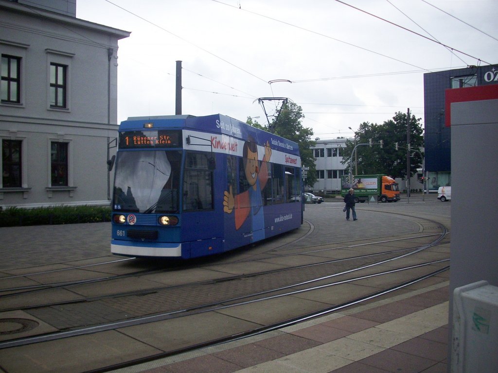 Straenbahn Nr. 661 der Rostocker Straenbahn AG,an der Haltestelle Steintor fotografiert.