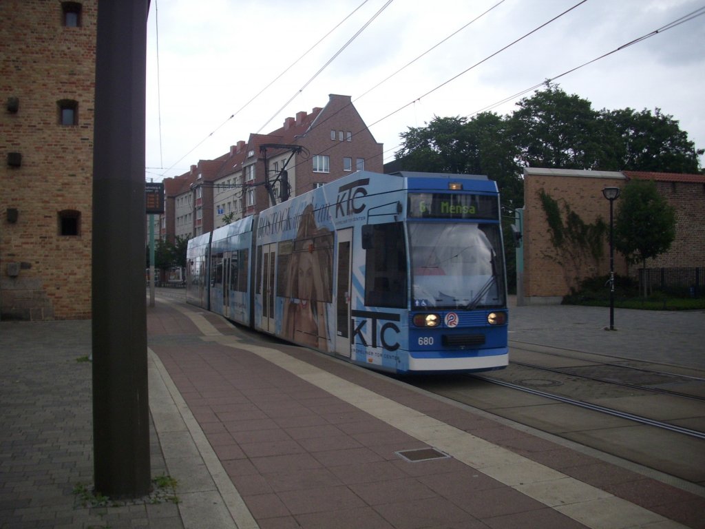 Wagen 680 der Rostocker Straenbahn AG, am Steintor fotografiert.

