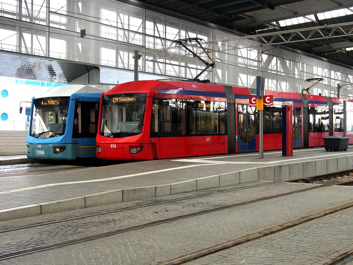 6 NGTLDE Nr.602 von Adtranz Baujahr 1999 und 6 NGTLDZ Nr.414 von Adtranz Baujahr 2001  im Chemnitzer Bahnhof am 18.04.2017.