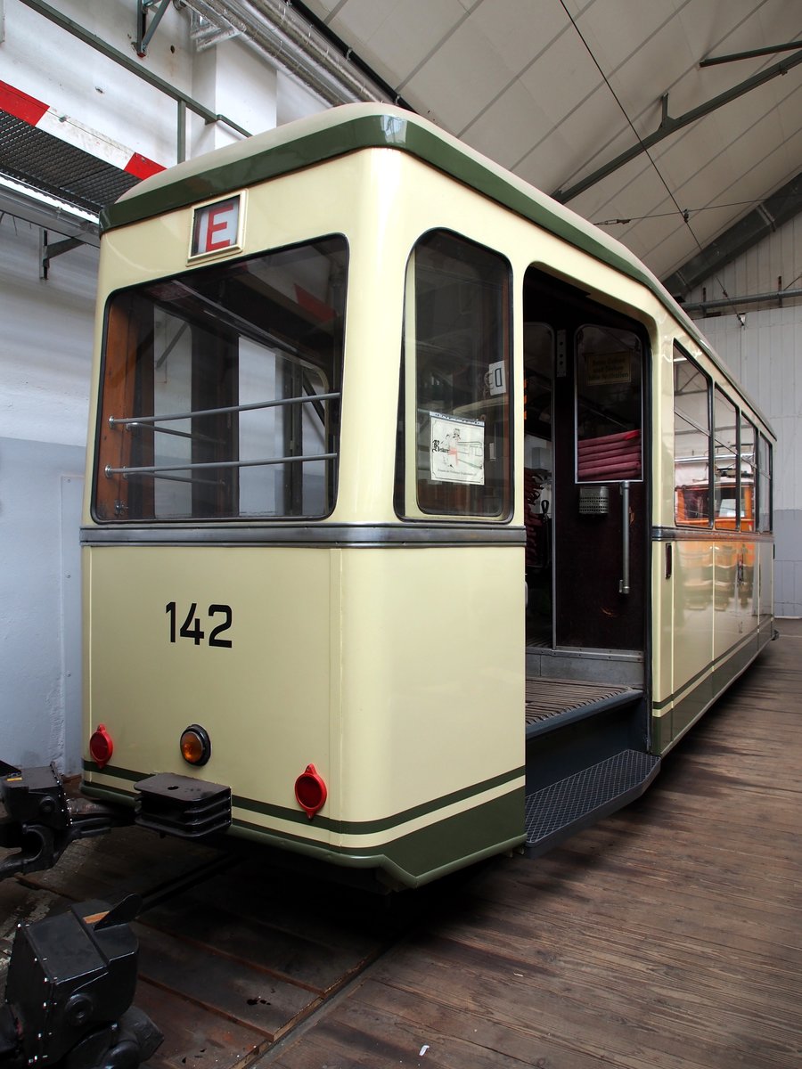Beiwagen B 2 Nr.142 von Rastatt Baujahr 1953 im historischen Depot Süd in Freiburg am 05.07.2019.