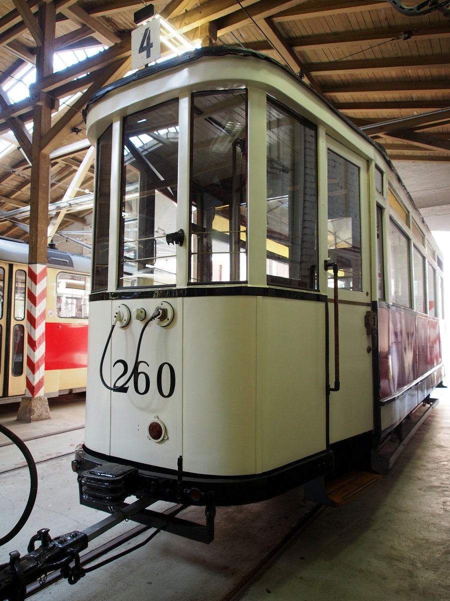 Beiwagen B 2 Nr.260 von Niesky Baujahr 1925 im Strassenbahnmuseum Halle am 20.07.2019.